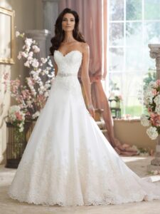 vücut hatlarına göre gelinlik modelleri