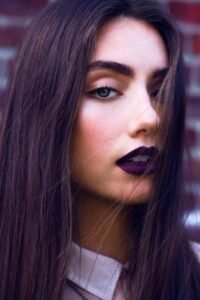 koyu-renk-ruj-makyaji