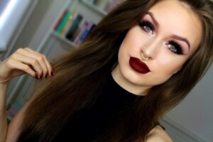 Akrep kadınları için makyaj önerileri