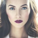 Kova burcu kadınları için makyaj önerileri