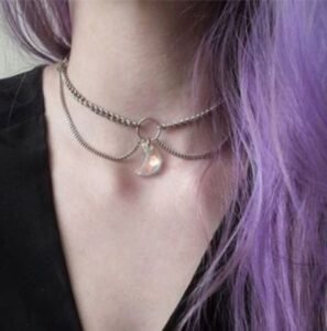 açık renk tasma kolye modeli