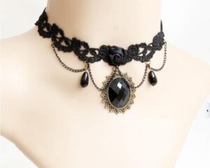 gotik tasma kolye modeli