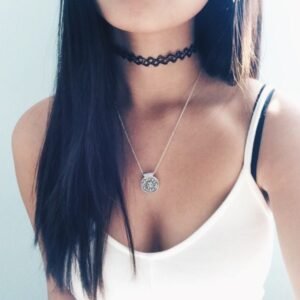 siyah tasma kolye modeli